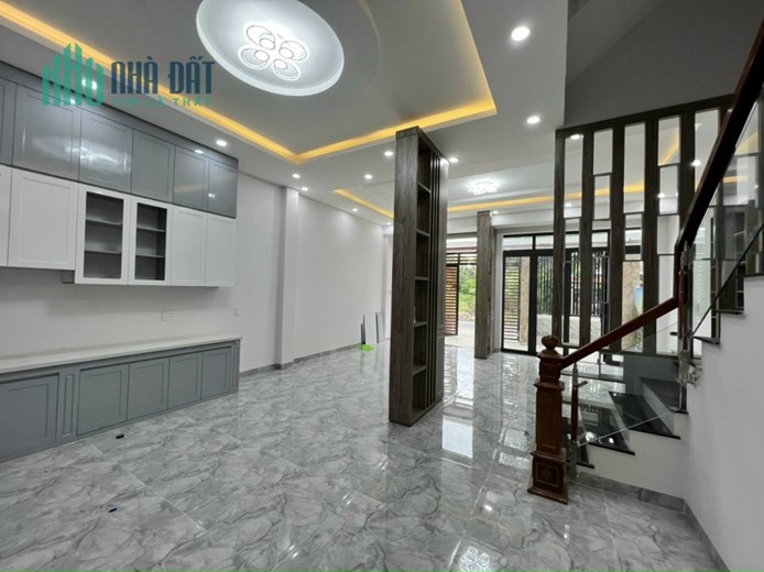Bán nhà MT DX65 P.Định Hoà Thủ Dầu Một, SHR (6,8x14) 3.85 tỷ. Lh;0988139439.