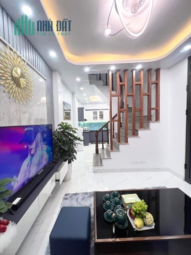 Bán nhà đẹp ở ngay phố Quan Nhân.DT  40m2 4 tầng 4.7 tỷ . ô tô qua nhà.