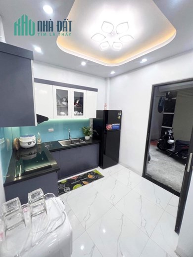 Bán nhà đẹp ở ngay phố Quan Nhân.DT  40m2 4 tầng 4.7 tỷ . ô tô qua nhà.