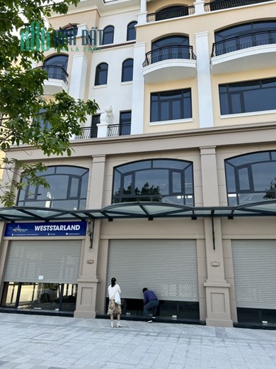 Gia đình cần tiền bán nhanh căn shop mặt đường 20m trung tâm Vinhomes Hưng Yên