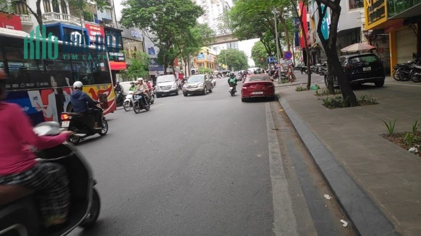 Nhà mặt phố Thái Hà Đống Đa 90m x 2,5 tầng giá 40 triệu