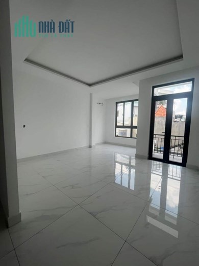 Cho thuê nhà sát mặt tiền Út Tịch quận Tân Bình, 110m2, hẻm 8m chỉ 17 triệu