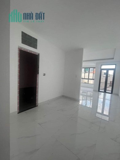 Cho thuê nhà sát mặt tiền Út Tịch quận Tân Bình, 110m2, hẻm 8m chỉ 17 triệu