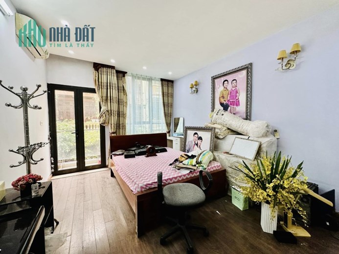 Bán nhà ngõ 97 Văn Cao. Ô TÔ ĐỖ SÁT CỬA. 45m2 4 Ngủ Rộng. Nhiều Cửa Sổ. Rẻ như cho 5.85 tỷ