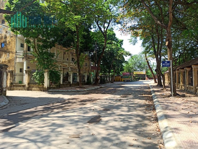 BÁN NHÀ PHỐ  GIA QUẤT LÔ GÓC DT56 M  GIÁ 5.6  TỶ Ô TÔ TRÁNH, HÀNG XÓM CĐ ĐƯỜNG SẮT.