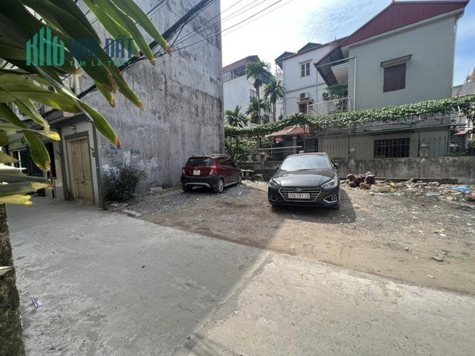 BÁN ĐẤT  GIA QUẤT DT 46M GIÁ 3,4 TỶ Ô TÔ 7 CHỖ VÀO ĐẤT