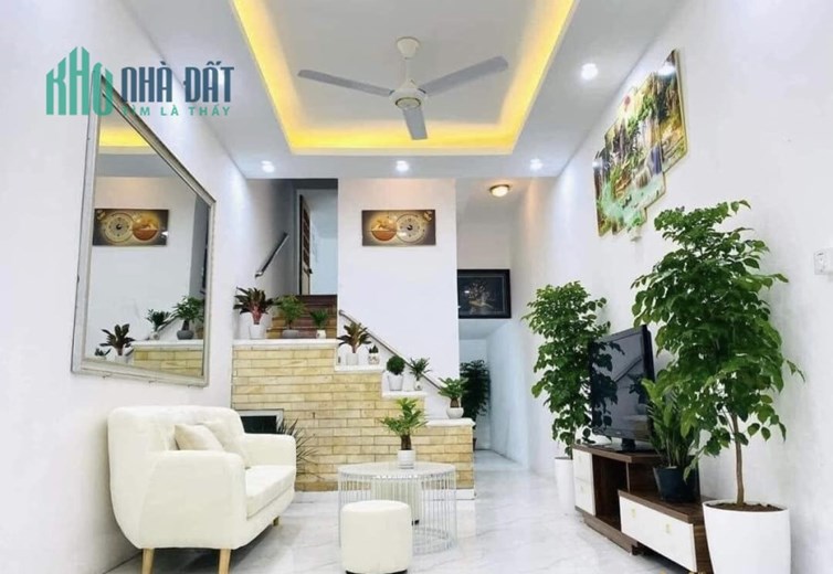 Bán gấp nhà hxh 888 Lạc Long Quân Phường 8 Tân Bình 40m2 giá chỉ 4 tỷ TL