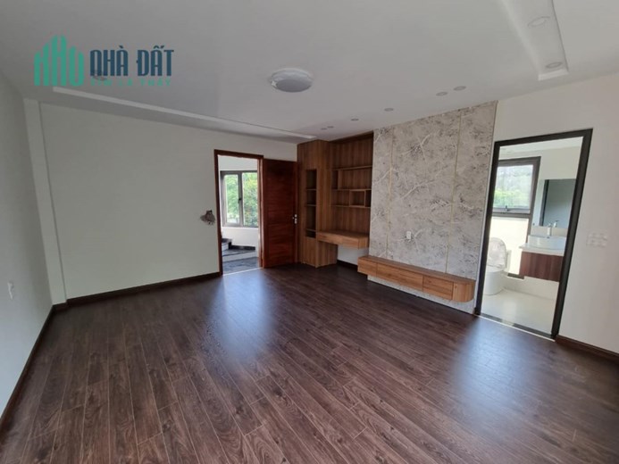 BÁN NHÀ PHỐ  GIA QUẤT LÔ GÓC DT35 M   5 TẦNG MẶT TIỀN 6M GIÁ 4 TỶ Ô TÔ VÀO NHÀ, HÀNG XÓM CĐ ĐƯỜNG
