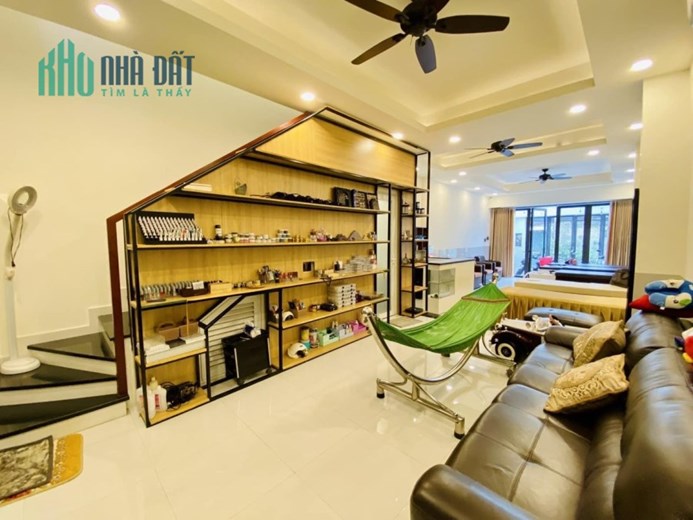 BÁN NHÀ ĐỐI DIỆN CC CELADON AEON TÂN PHÚ 81M2 3TẦNG.