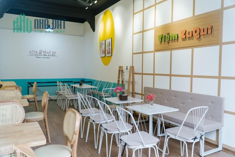 Do công việc vợ chồng em làm không có thời gian quản lí quán vì vậy em muốn nhượng lại cửa hàng tại