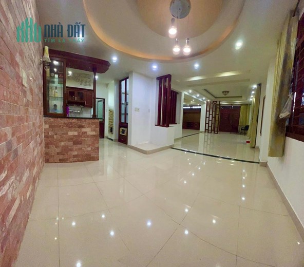 Bán nhà đường Khúc Thừa Dụ, diện tích 56m 3 tầng, mới tinh, GIÁ 2.45 tỉ
