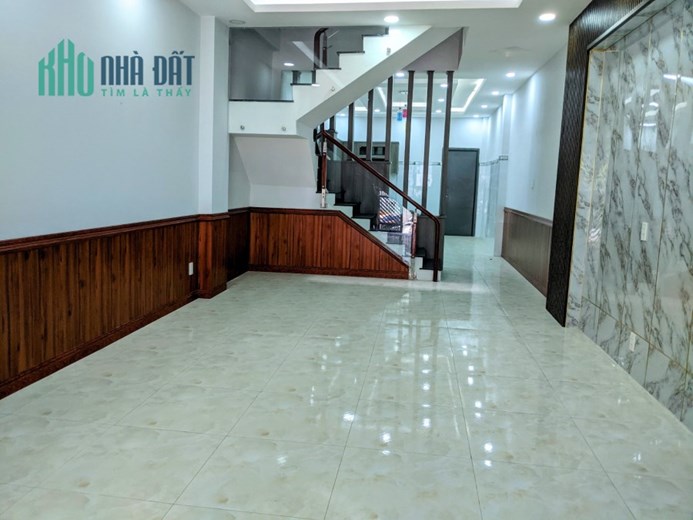 Siêu phẩm Tân Bình, ngay CC Phúc Yên, DTSD 200m2, ô tô vào nhà, chỉ 6.75 ty