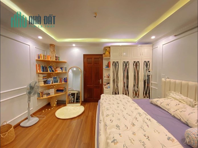 Siêu ngon! Chùa Láng, ko lỗi gì, gần phố, gần hồ, ba gác tránh, 36m x 4T, chỉ 4.2 tỷ