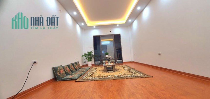 Nhà gần khu TDC Ngọc Thuỵ, nhà 5 tầng full nội thất, nhỉnh 4 tỷ.