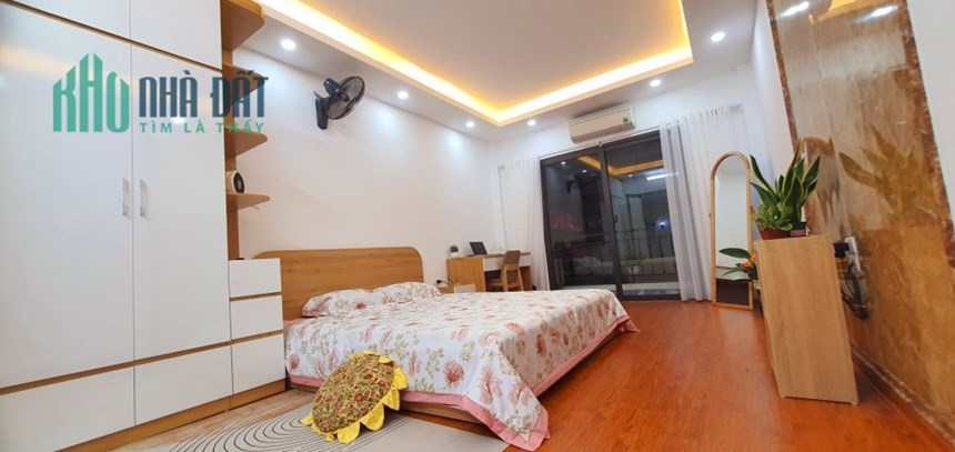 Nhà gần khu TDC Ngọc Thuỵ, nhà 5 tầng full nội thất, nhỉnh 4 tỷ.