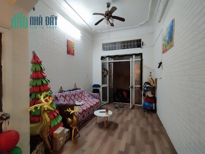 Bán nhà mặt ngõ 112 Ngọc Khánh, Ba Đình, 40m, 3 tầng, ngõ thông, 30m ra mặt phố ô tô tránh, nhỉnh 4