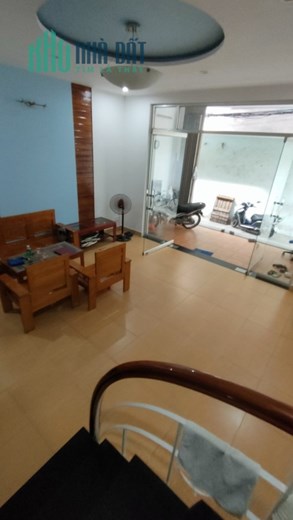 Nhà Lê Thị Tính kề mặt tiền, Ô tô đậu, 75m2, 2 tầng đẹp, 3.x tỷ
