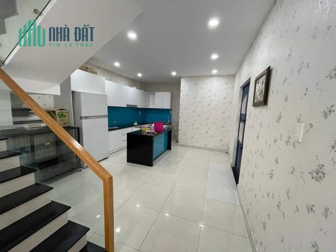 Nhà Q3, Trường Sa, 60m2, lô góc 2 MT HXT, xe hơi ngủ trong nhà, sổ vuông chuẩn