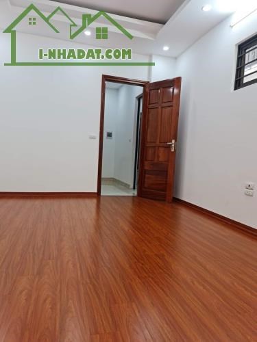 Bán nhà Tựu Liệt, sát mặt phố, 46m2, 5T, nhà đẹp, tiện ích ngập tràn, vào ở ngay 3,5 tỷ