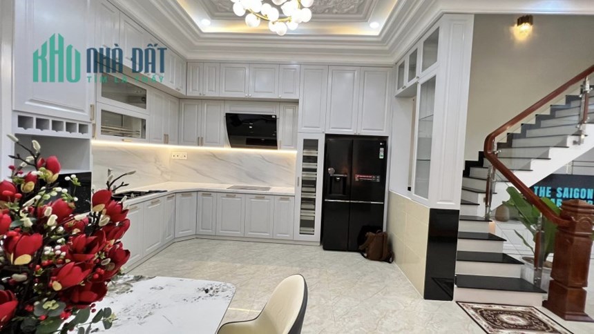 SIÊU PHẨM RA LÒ. NHÀ HUỲNH TẤN PHÁT, 5 TẦNG, 100m2, LỘ TRƯỚC NHÀ 8M, ĐI BỘ VÀI BƯỚC RA MT LỚN,