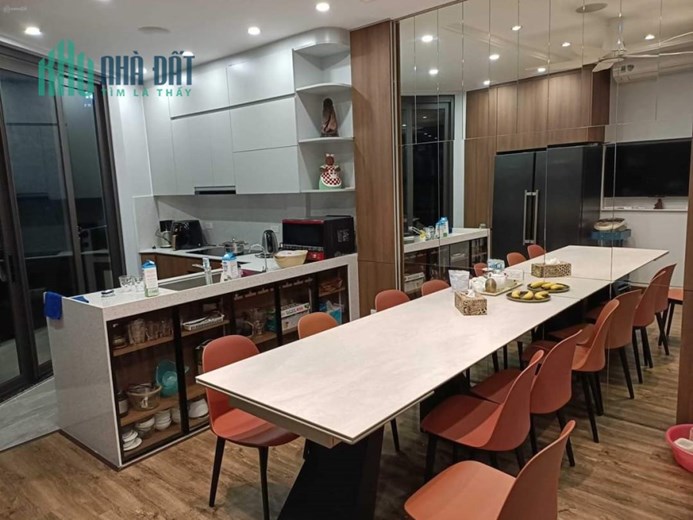 MẶT PHỐ NGUYỄN VĂN CỪ - LONG BIÊN-  KINH DOANH SẦM UẤT ( Thang Máy )  GIÁ NHỈNH 250TR - ĐẦU TƯ GIỮ