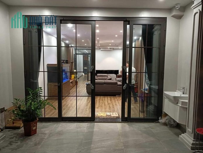 MẶT PHỐ NGUYỄN VĂN CỪ - LONG BIÊN-  KINH DOANH SẦM UẤT ( Thang Máy )  GIÁ NHỈNH 250TR - ĐẦU TƯ GIỮ