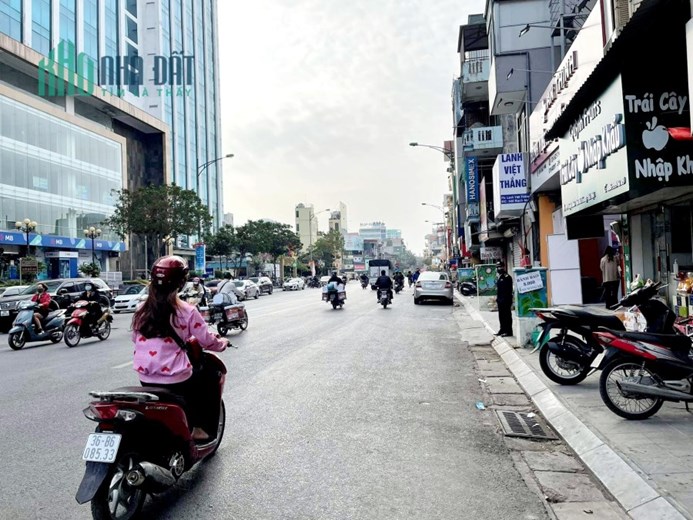 Bán nhà Mặt phố Bạch Mai 3 tầng, có vỉa hè, kinh doanh sầm uất, Giá tốt.