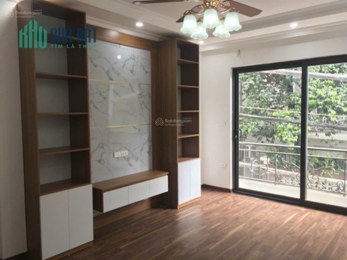 Chính  chủ bán gấp  nhà  phố Đại Từ 63m x 4.5MT, lô góc, ô tô, 15m. 5.6 tỷ.