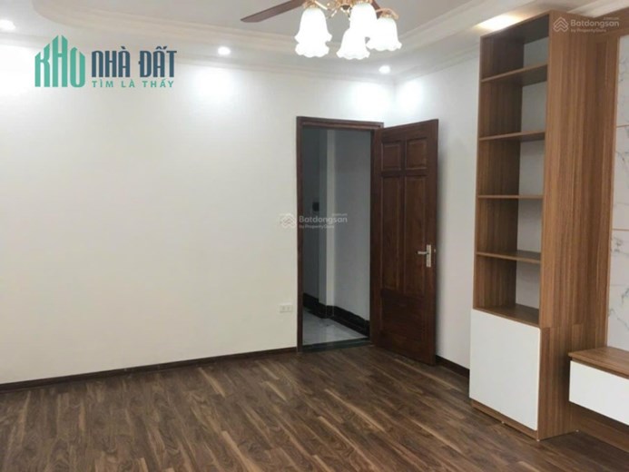 Chính  chủ bán gấp  nhà  phố Đại Từ 63m x 4.5MT, lô góc, ô tô, 15m. 5.6 tỷ.