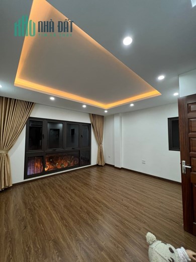 Cho thuê Văn Phòng 7 tầng thang máy thông sàn 4 ô tô tránh,2 ô tô đỗ cửa mt 5m Giá thỏa thuận