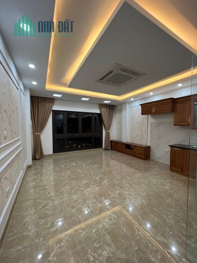 Cho thuê Văn Phòng 7 tầng thang máy thông sàn 4 ô tô tránh,2 ô tô đỗ cửa mt 5m Giá thỏa thuận