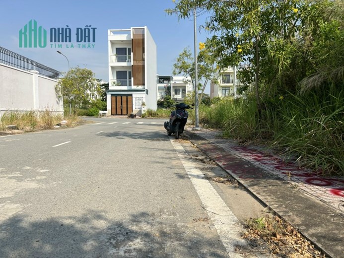 Bán đất Trường Lưu Centana Quan 9, DT66m2,giá 3.3 tỷ thường lượng. LH0933660119