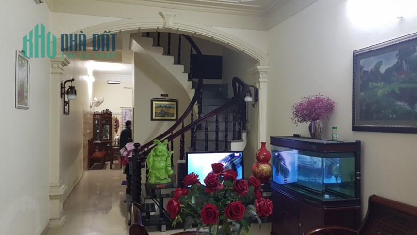 Bán nhà khu phân lô 333 Văn Cao, diện tích 90m 2 tầng dân xây GIÁ 5.2 tỉ