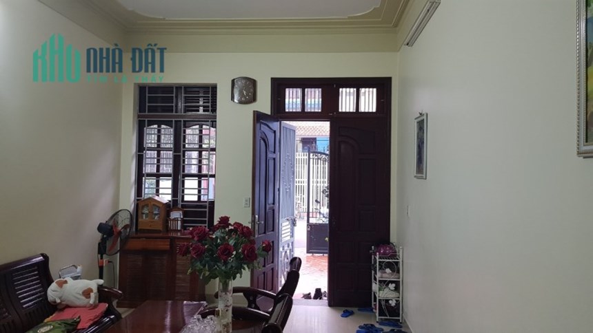 Bán nhà khu phân lô 333 Văn Cao, diện tích 90m 2 tầng dân xây GIÁ 5.2 tỉ