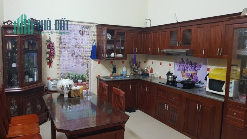 Bán nhà khu phân lô 333 Văn Cao, diện tích 90m 2 tầng dân xây GIÁ 5.2 tỉ