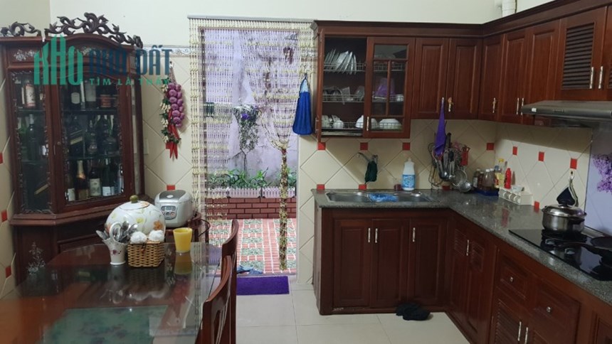 Bán nhà khu phân lô 333 Văn Cao, diện tích 90m 2 tầng dân xây GIÁ 5.2 tỉ