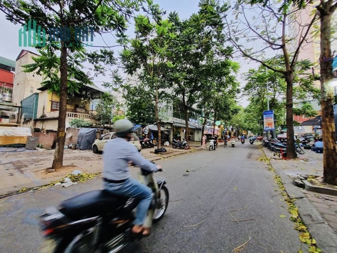 Bán gấp 242m2 đất full thổ cư mặt phố Nguyễn Văn Tuyết, Đống Đa, Hà Nội. Mặt tiền 10m siêu đẹp. Vỉa