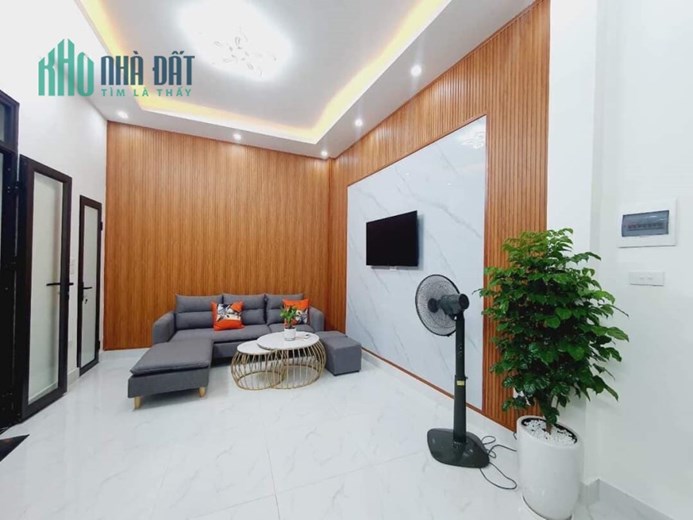 BÁN NHÀ NGÕ PHỐ NGUYỄN LƯƠNG BẰNG ĐỐNG ĐA HN. NHÀ ĐẸP Ở LUÔN.NGÕ THÔNG ,GIÁ CHỈ 100TR/M2