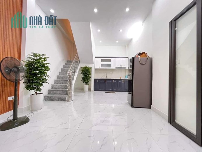 BÁN NHÀ NGÕ PHỐ NGUYỄN LƯƠNG BẰNG ĐỐNG ĐA HN. NHÀ ĐẸP Ở LUÔN.NGÕ THÔNG ,GIÁ CHỈ 100TR/M2