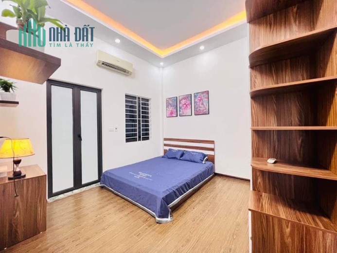 BÁN NHÀ NGÕ PHỐ NGUYỄN LƯƠNG BẰNG ĐỐNG ĐA HN. NHÀ ĐẸP Ở LUÔN.NGÕ THÔNG ,GIÁ CHỈ 100TR/M2