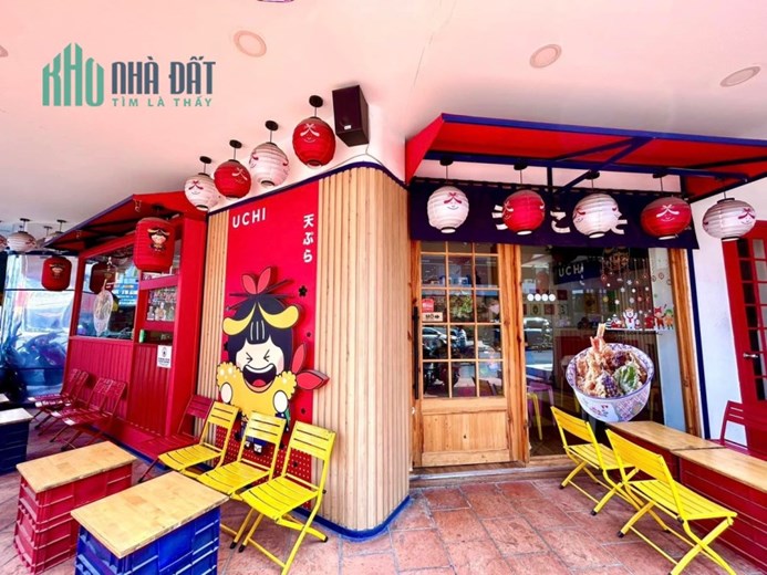 Chính chủ cần sang nhượng nhà hàng Quận 5 góc Trần Hưng Đạo- Huỳnh Mẫn Đạt. Góc 2 mặt tiền đẹp