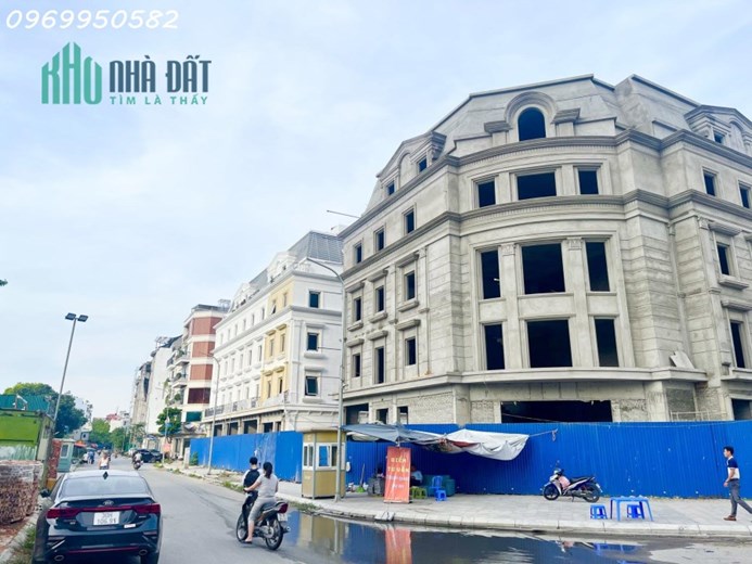 Bán nhà mặt phố Nguyễn Xiển 93 m2, cao 6 tầng, đang cho thuê 120 tr/tháng.