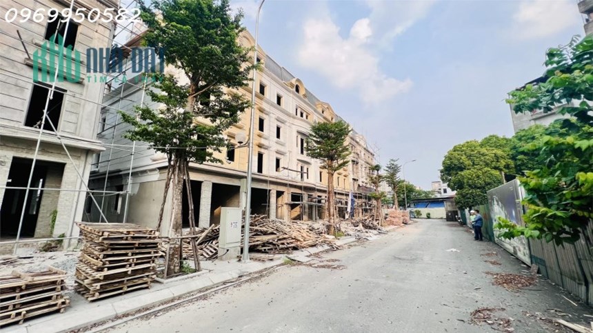 Bán nhà mặt phố Nguyễn Xiển 93 m2, cao 6 tầng, đang cho thuê 120 tr/tháng.