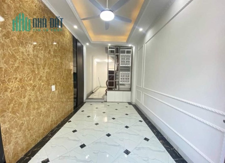 Nhỉnh 3 tỷ, Có ngay nhà 5 tầng mới phố Lê Trọng Tấn Hà Đông, 37m² đầy đủ nội thất, gần ô tô.