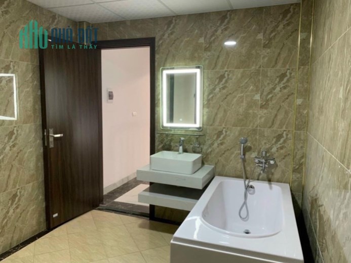 Nhỉnh 3 tỷ, Có ngay nhà 5 tầng mới phố Lê Trọng Tấn Hà Đông, 37m² đầy đủ nội thất, gần ô tô.