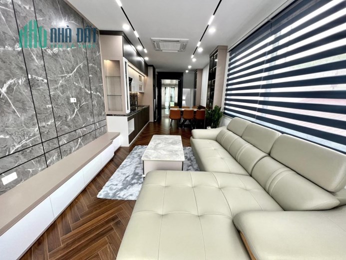 BÁN NHÀ PHỐ HOÀNG NHƯ TIẾP, DT 50M, 6T, 9 TỶ, GARA Ô TÔ, THANG MÁY, NHÀ MỚI, FULL NỘI THẤT SANG