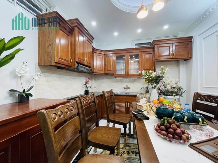 Bán nhà Phạm Ngọc thạch, 125 m2 x 3T, oto đỗ cửa, sổ nở hậu, kinh doanh tốt, nhỉnh 17 tỷ.