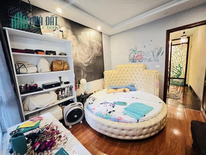 NHÀ ĐẸP GẦN PHỐ - TẶNG FULL NỘI THẤT - CHỈ VIỆC XÁCH VALI LÀ VỀ Ở NGAY . Diện tích 34M2x 5 tầng x