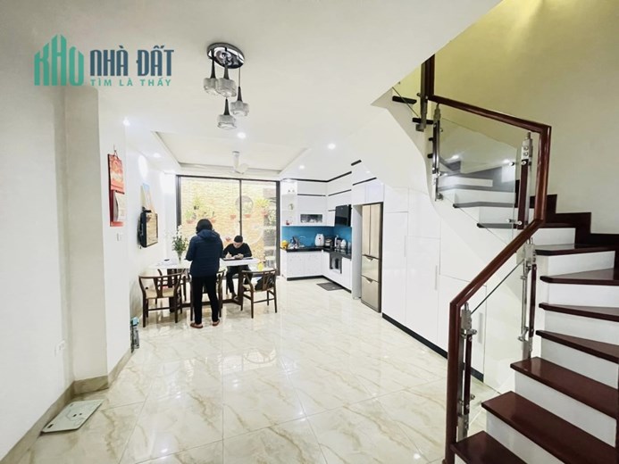 BÁN GẤP NHÀ ĐẸP XUÂN THỦY, DÂY XÂY, GẦN Ô TÔ, 52M2x MT5M CHỈ NHỈNH 6TỶ