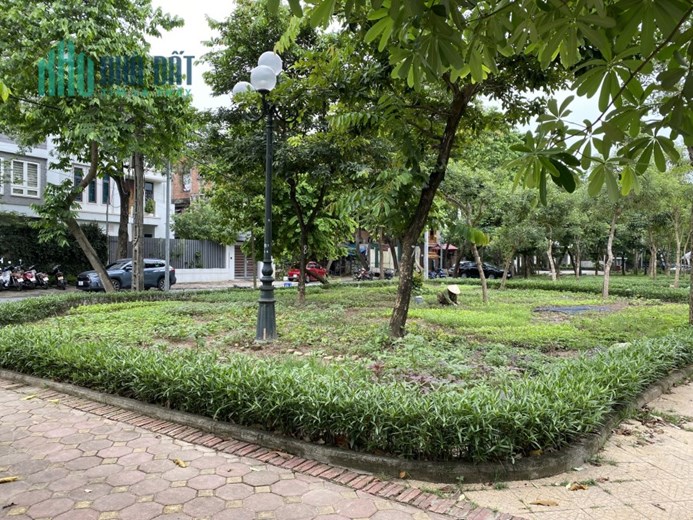 BÁN GẤP BIỆT THỰ SÀI ĐỒNG, LONG BIÊN, 270M, MT 16M, VIEW HỒ, 30 TỶ NHỈNH